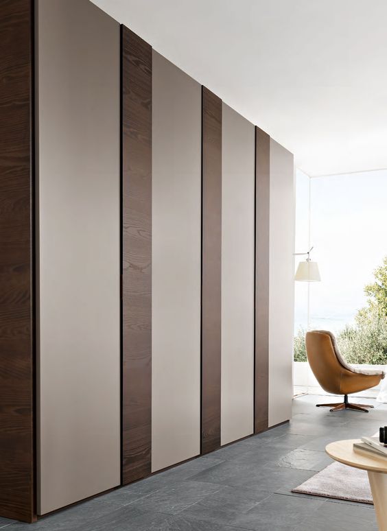 Шкаф для одежды с комбинированными фасадами из натурального шпона. Коллекция "Ар-Деко"
